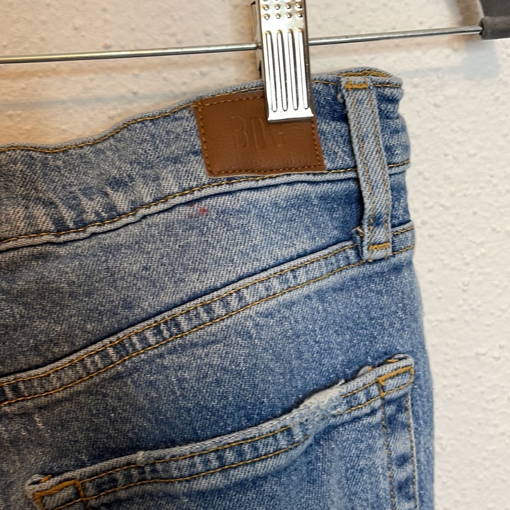 BDG Slim Straight Distressed Jeans Size 28 - Picture 6 of 6